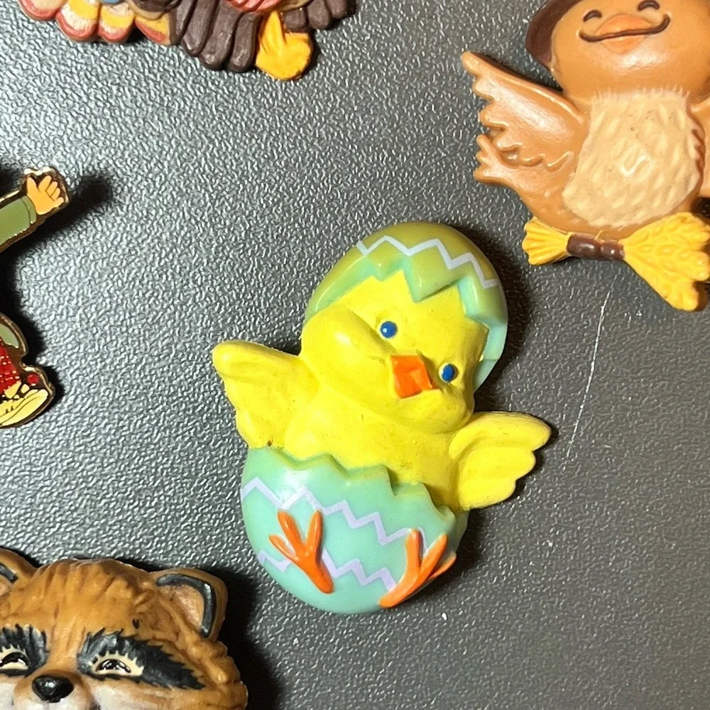 Huge Lot‎ Of 14 Vintage Hallmark Holiday Pins Thanksgiving Easter Halloween